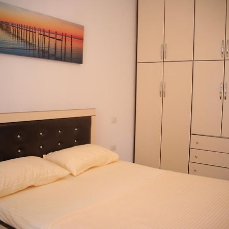 Pleasant Apartment With Free Dedicated Parking In Komuna E Parisit Tirana Exterior foto
