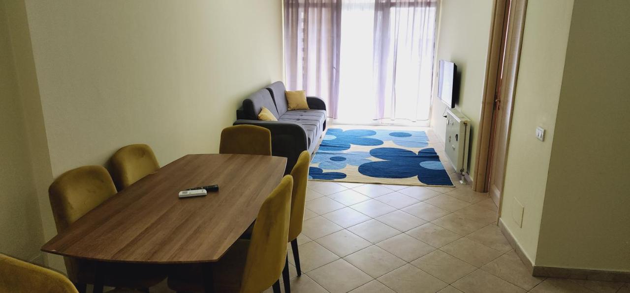Pleasant Apartment With Free Dedicated Parking In Komuna E Parisit Tirana Exterior foto
