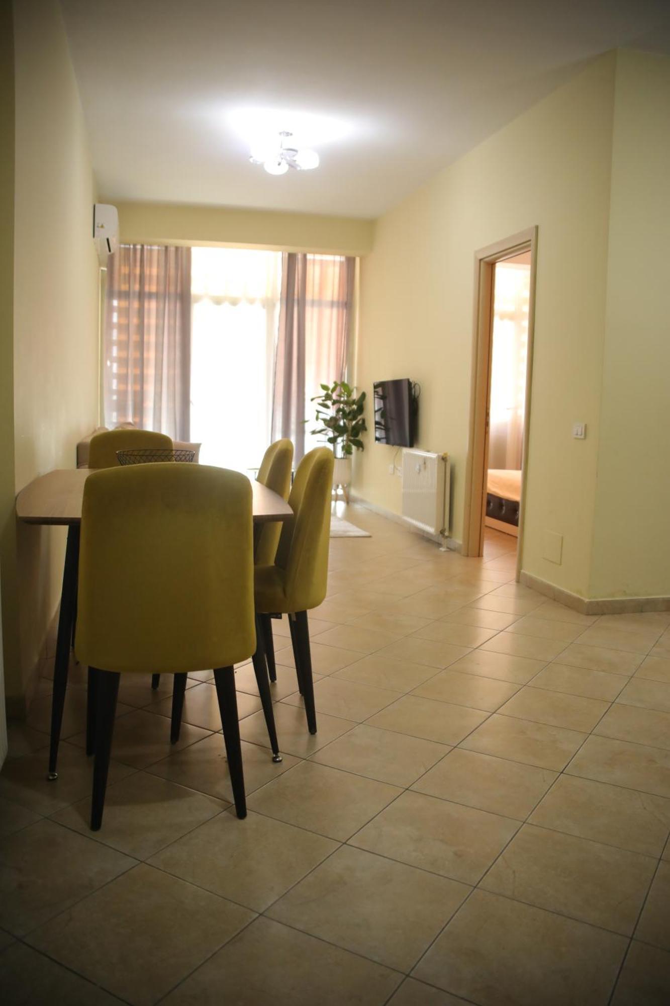 Pleasant Apartment With Free Dedicated Parking In Komuna E Parisit Tirana Exterior foto