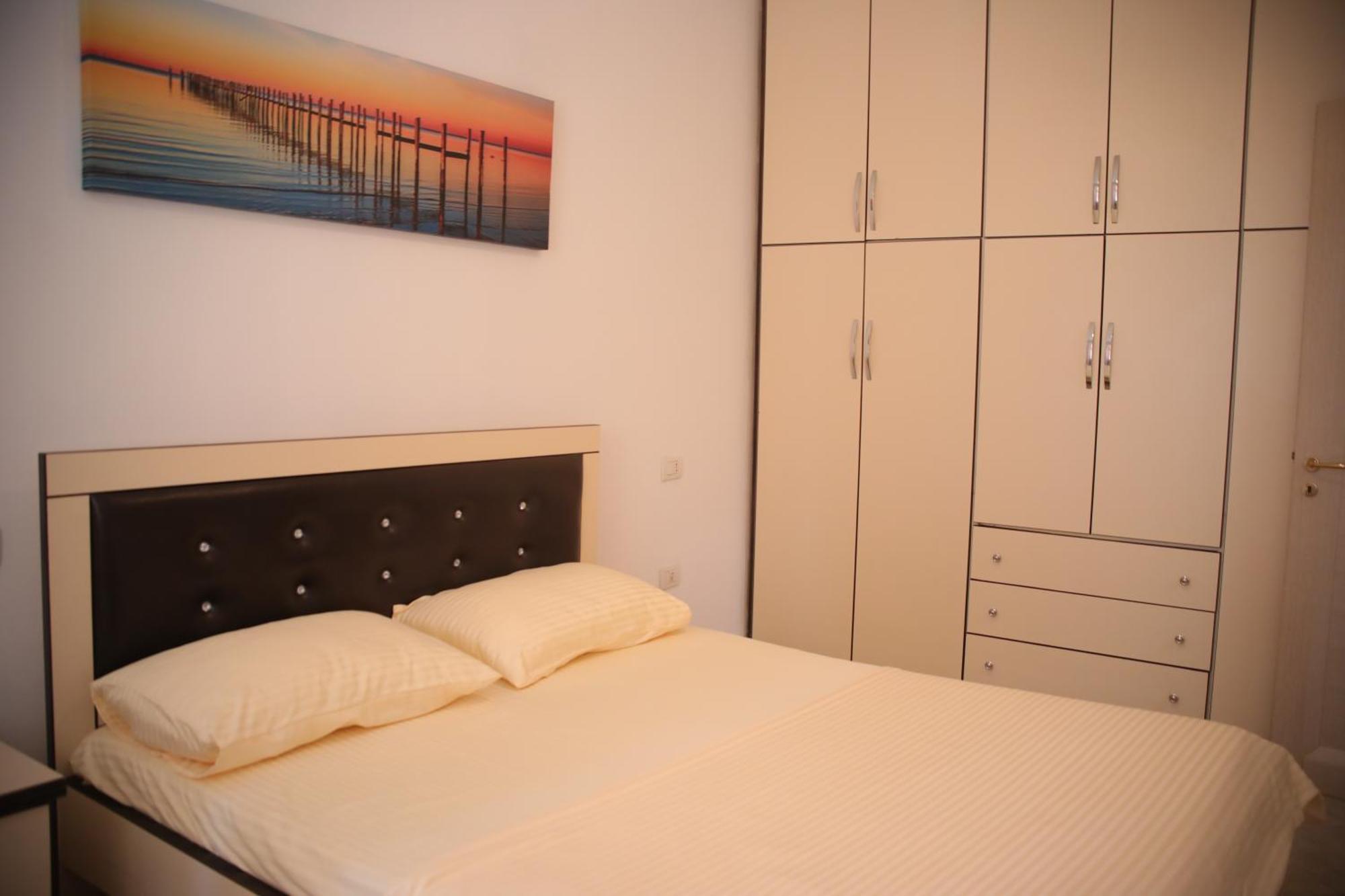 Pleasant Apartment With Free Dedicated Parking In Komuna E Parisit Tirana Exterior foto